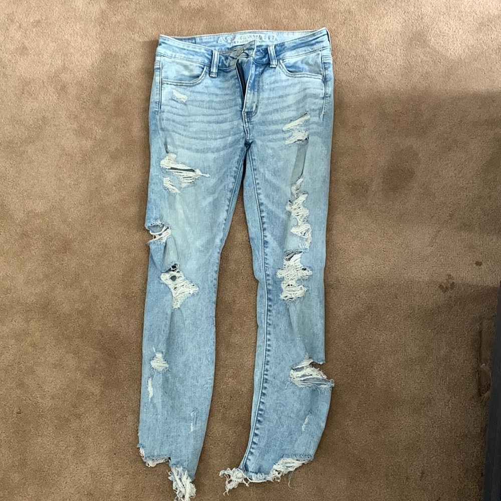Womens size 4 regular American eagle jeans. Only wore once like brand new